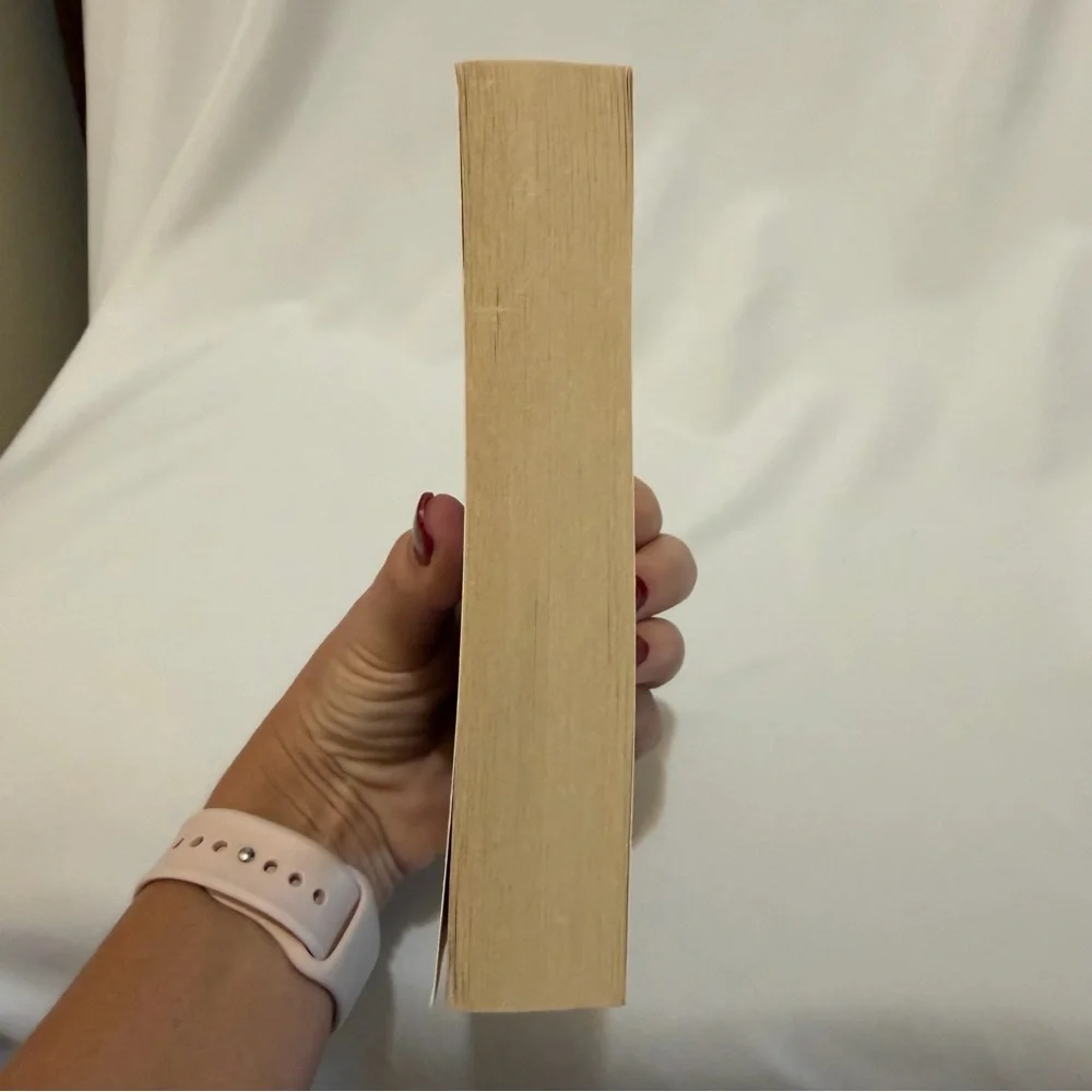 Nicholas Sparks 'Safe Haven' Novel - Blue Cover - Picture 6 of 6